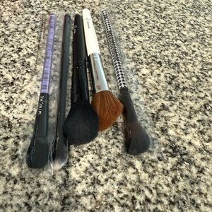 Various MakeUp Brushes